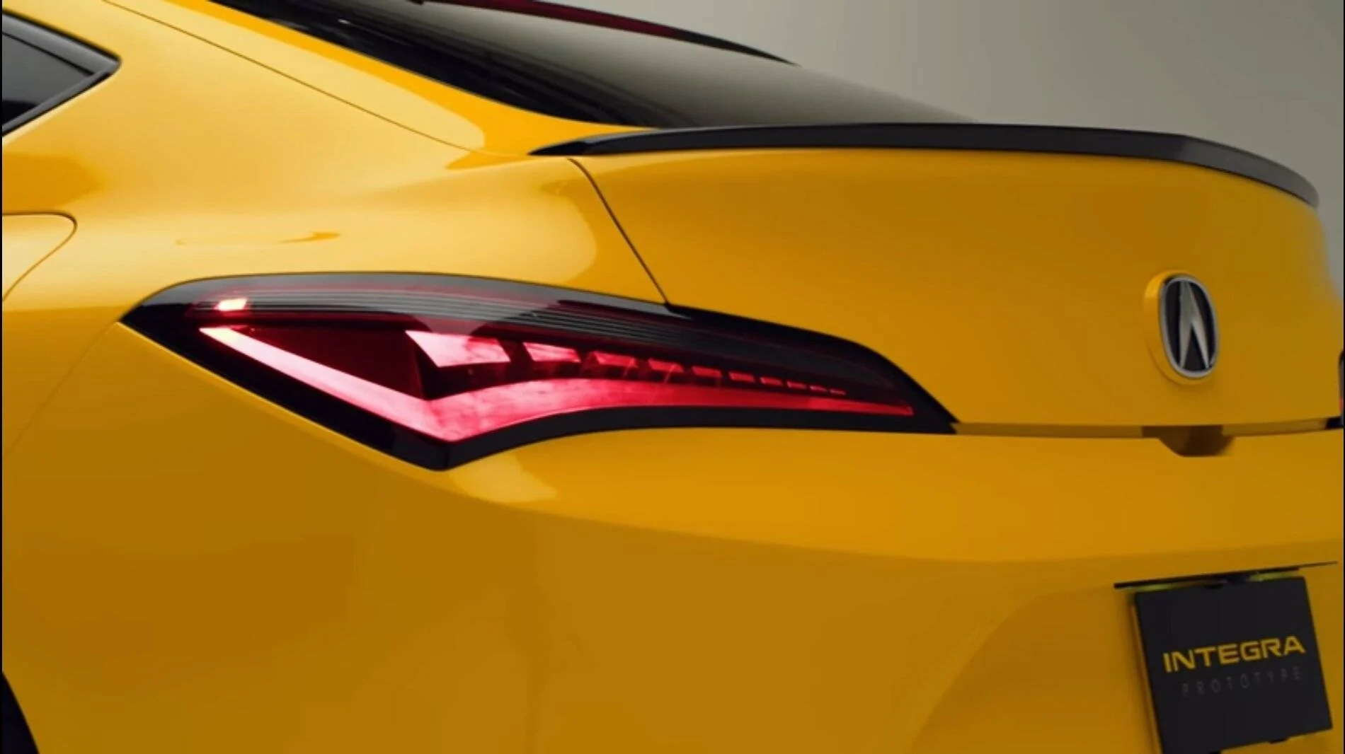 Acura Integra 2023 Integra In-Person Walkaround and Overview Video by Edmunds Screenshot_20211117-165745_YouTube-01