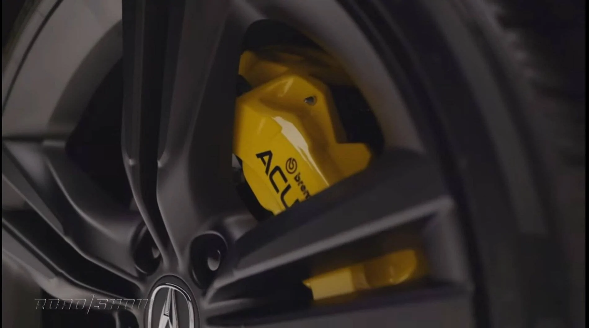 Acura Integra Roadshow's Acura Integra First Look In-Studio Video Screenshot_20211118-205455_YouTube-01