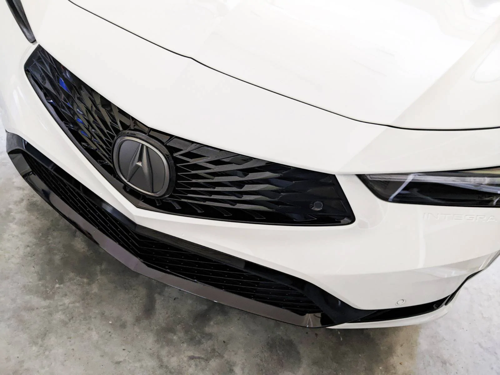 Acura Integra DIY Gunmetal/Shark Gray Acura Badges Using Plasti-Dip Front logo