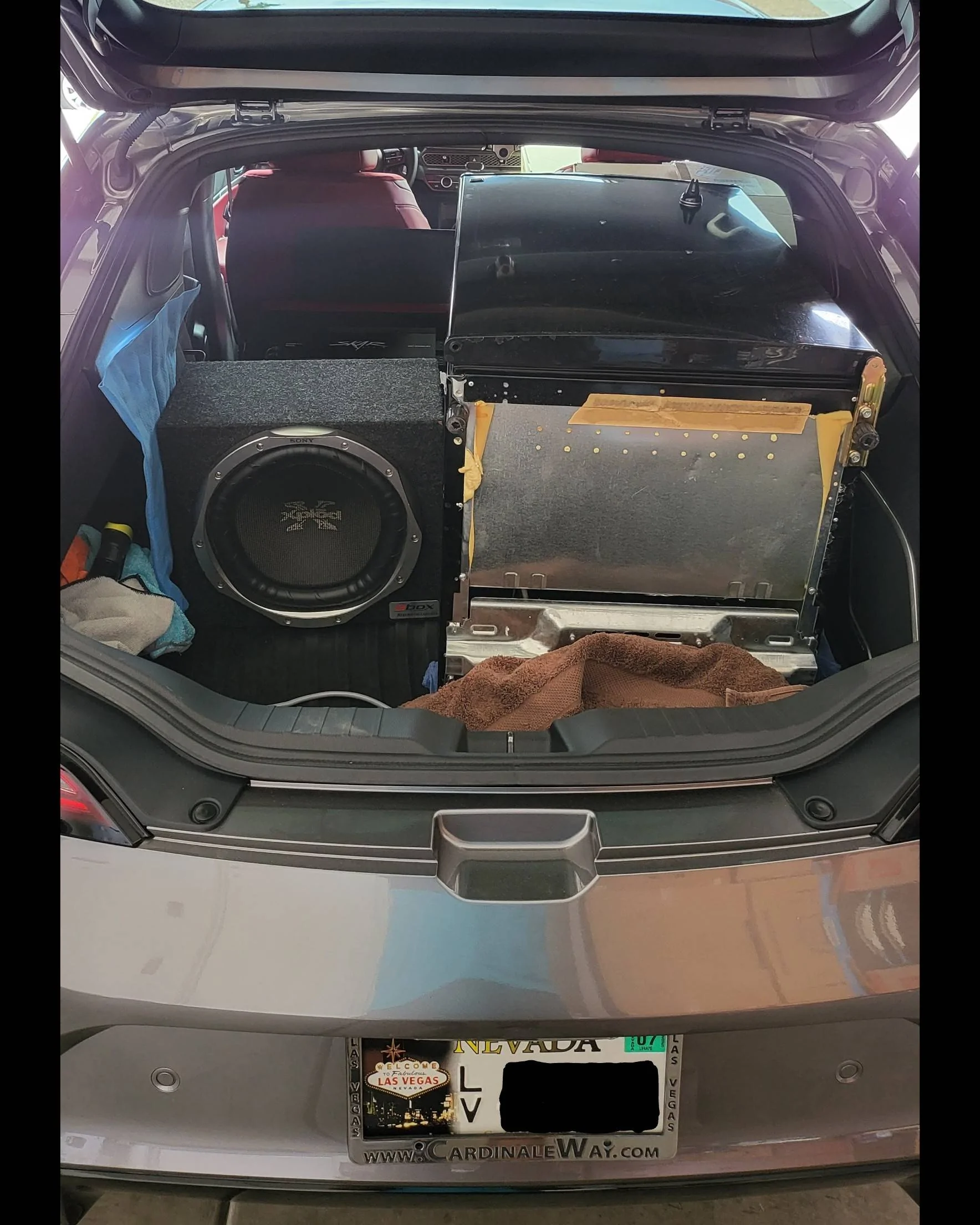 Acura Integra "I hope you have a truck..." Fish tank demonstrates Integra's cargo capacity Screenshot_20220811-175239_Photos~2