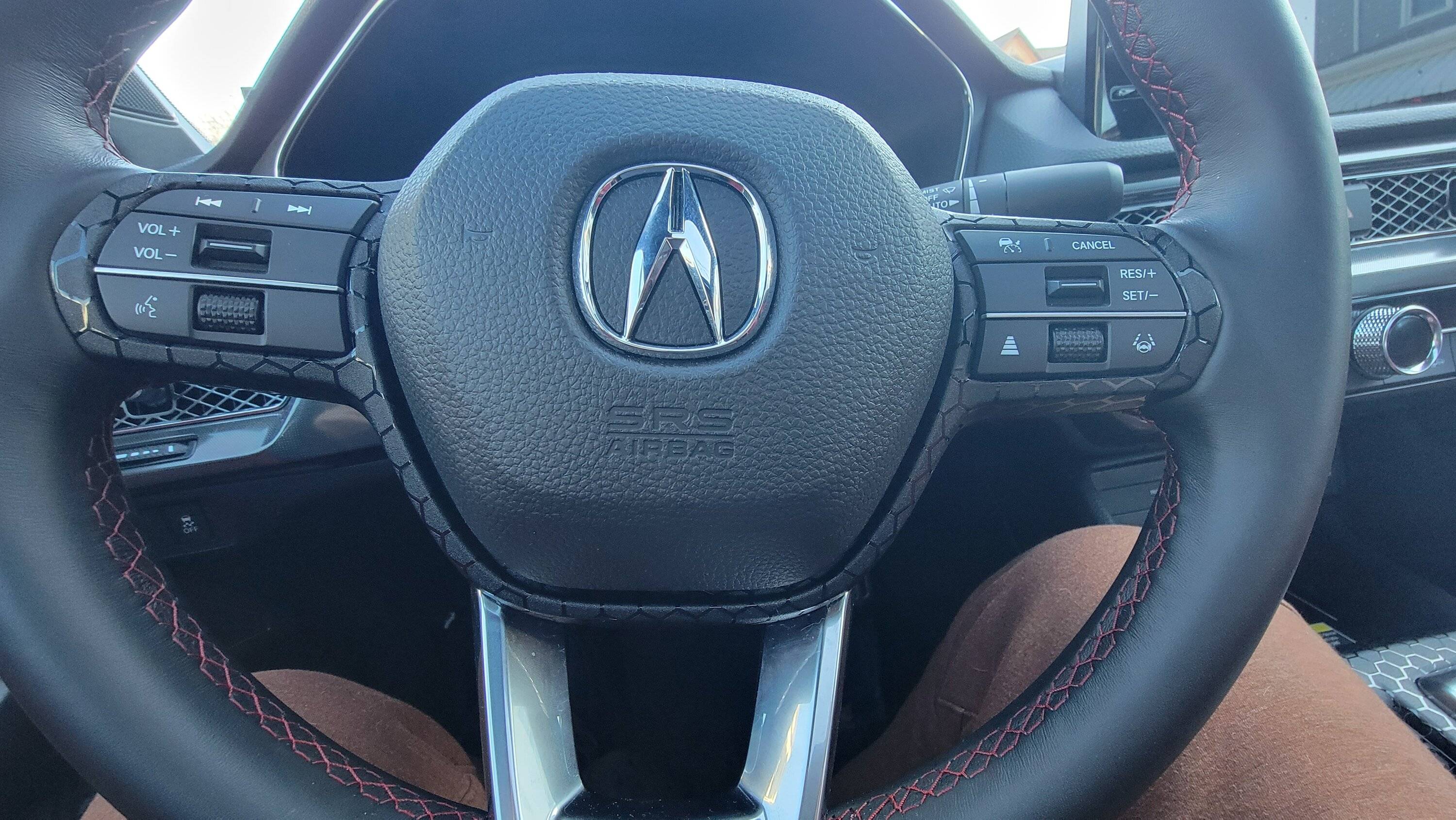 Acura Integra Center Console Facelift w/ VViVid honeycomb pattern wrap and Acuity Poco shift knob 20230128_082749
