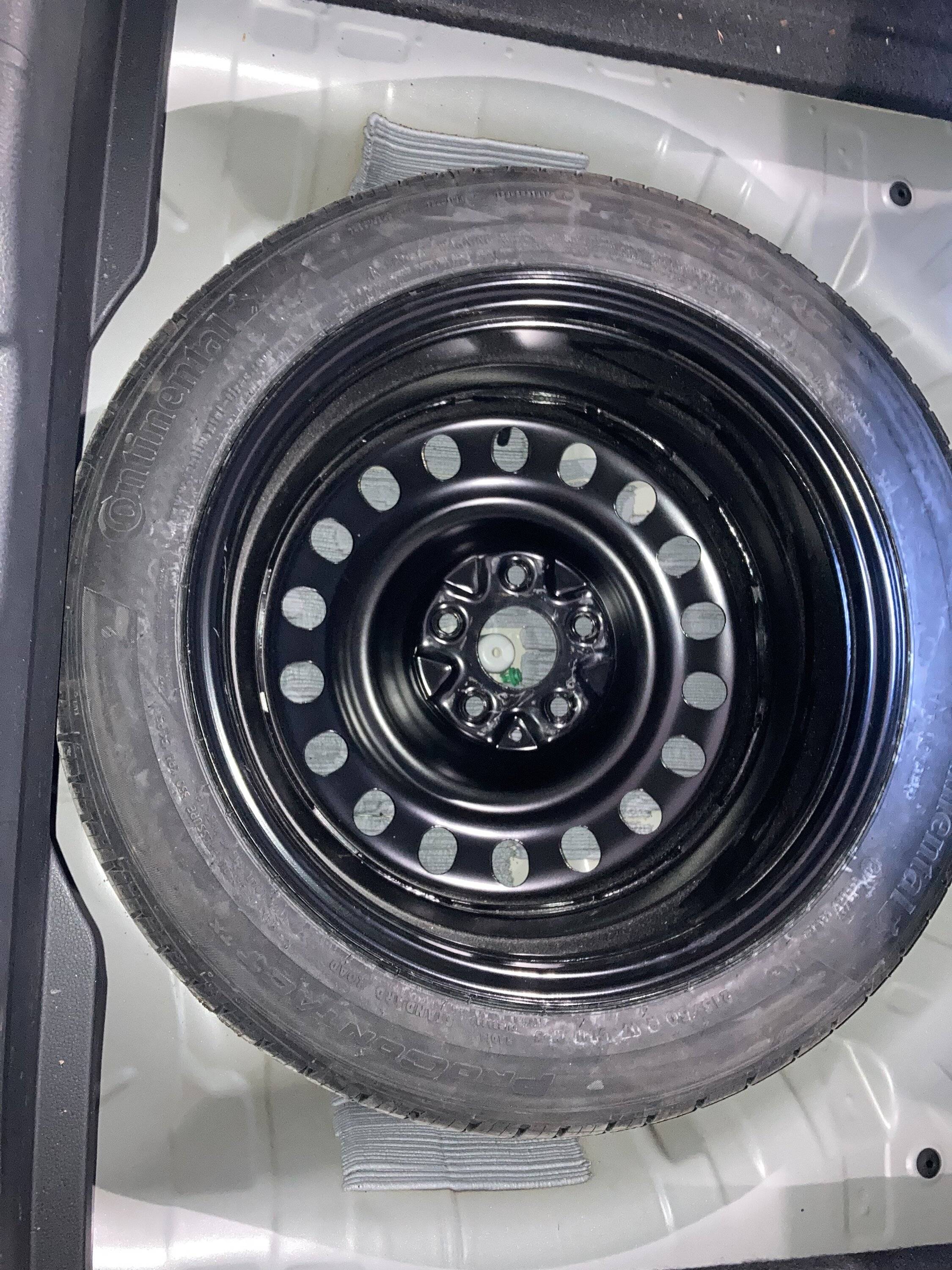 Acura Integra Spare Tire tire_wheel_in_spare_well_8229