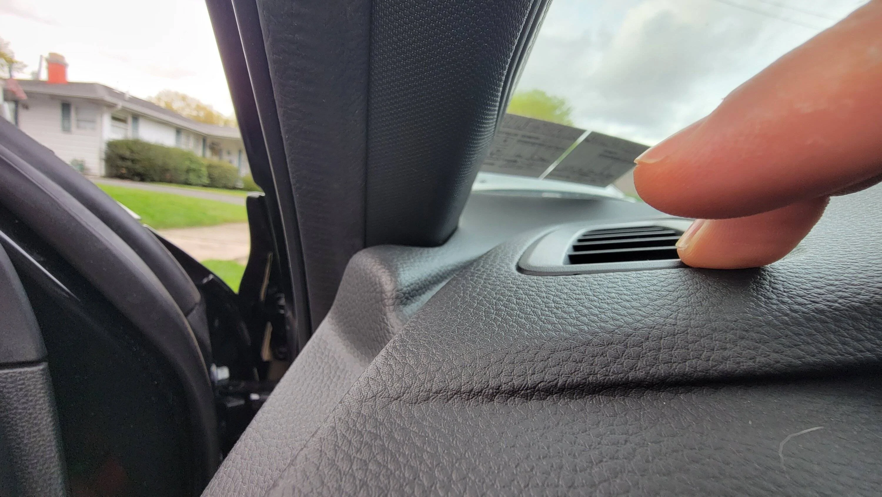 Acura Integra Loose Defrost Vent on Dash 20230502_180900