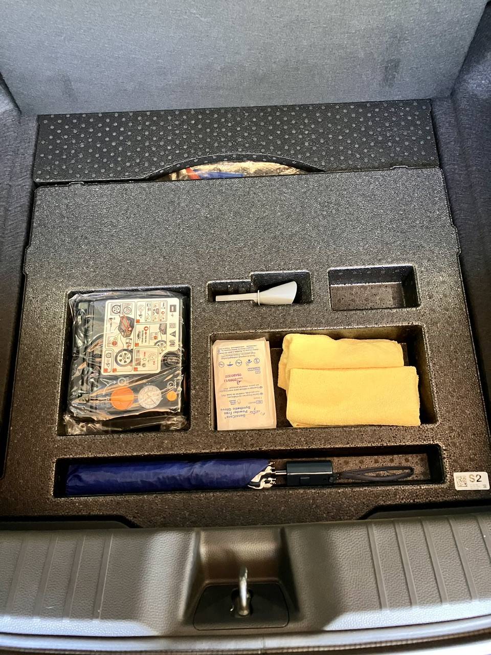 Acura Integra Hidden storage space in ITS! -- floor of the spare tire well IMG_2841