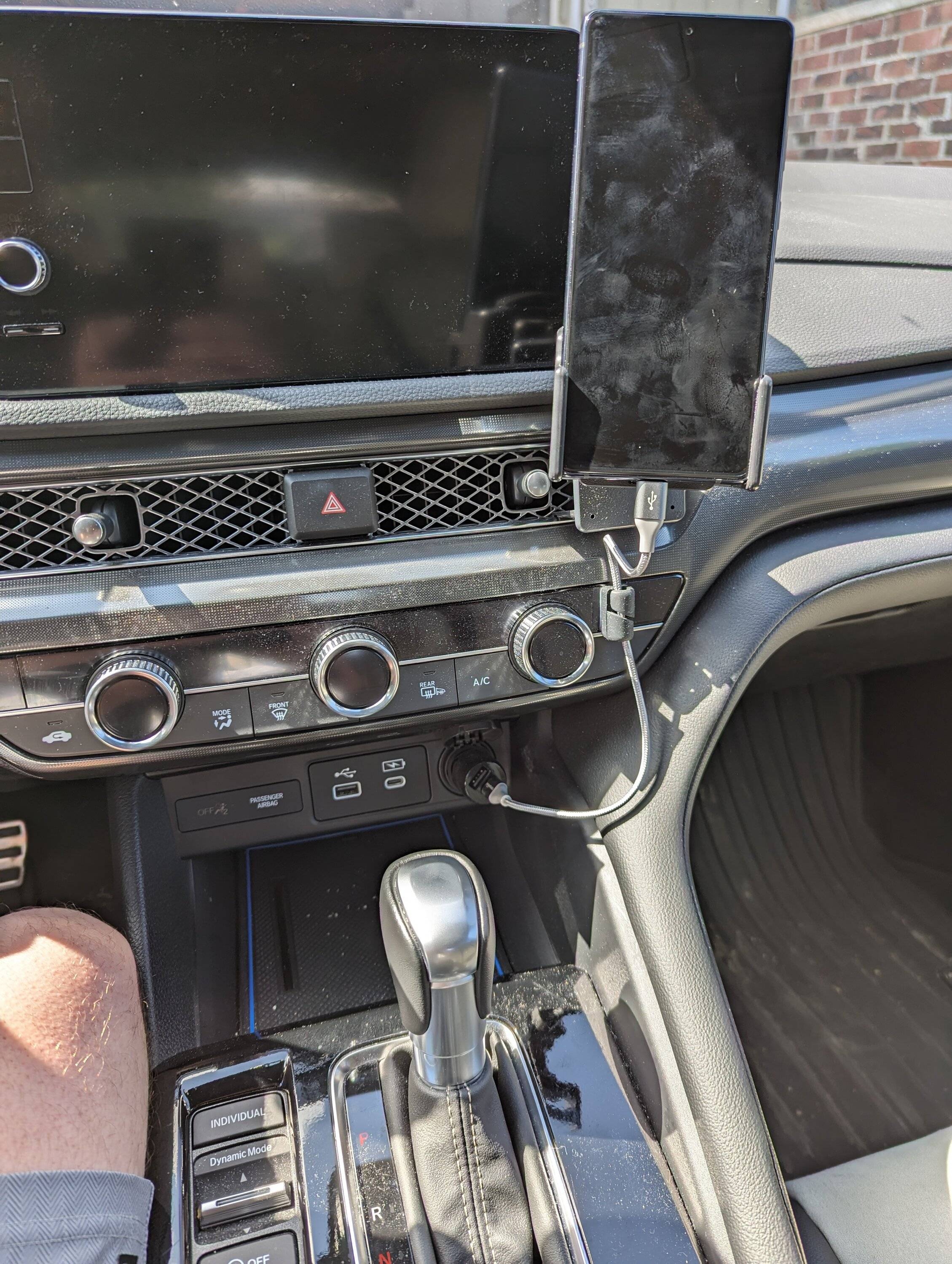 Acura Integra Phone mount 2 - Overview with Phone