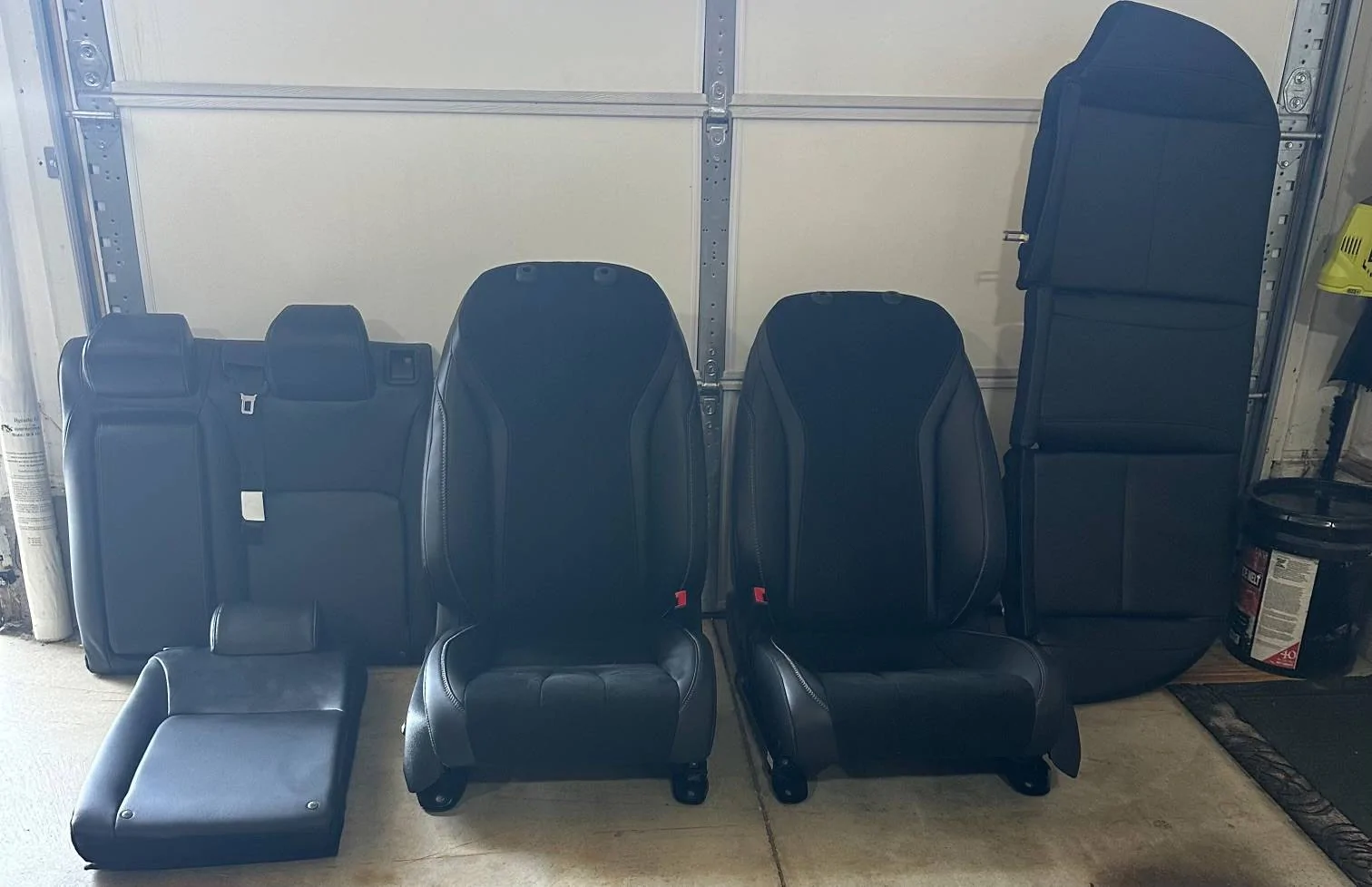 Acura Integra ASPEC tech front and rear seats, steering wheel 1AAD4627-2188-45EF-94F4-D8AADEE7AF73