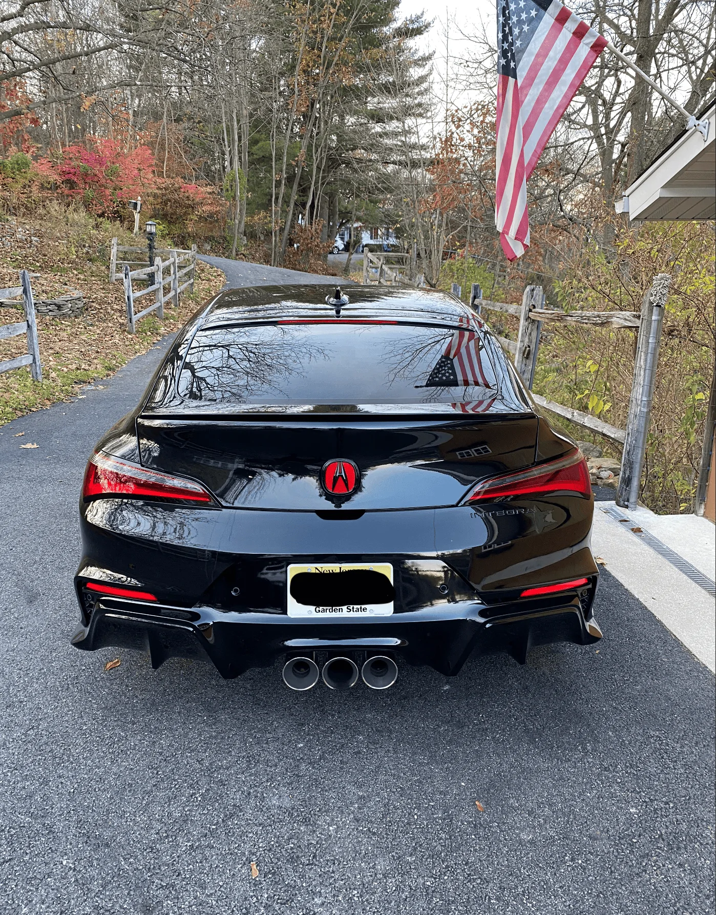 Acura Integra Type S w/ black emblems on red vinyl. Don't really like. Thoughts? Screenshot 2023-11-17 at 2.18.57 PM