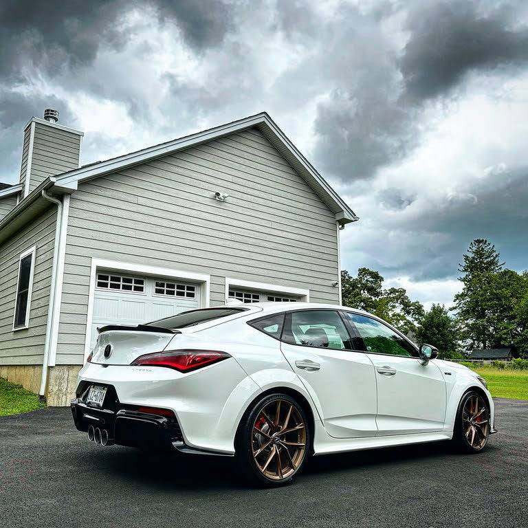 Acura Integra F/S: 2024 Acura Integra Type S White/Red 1,100 miles, Bronze wheels, Carbon fiber, alcantara and more! f5RUnG3