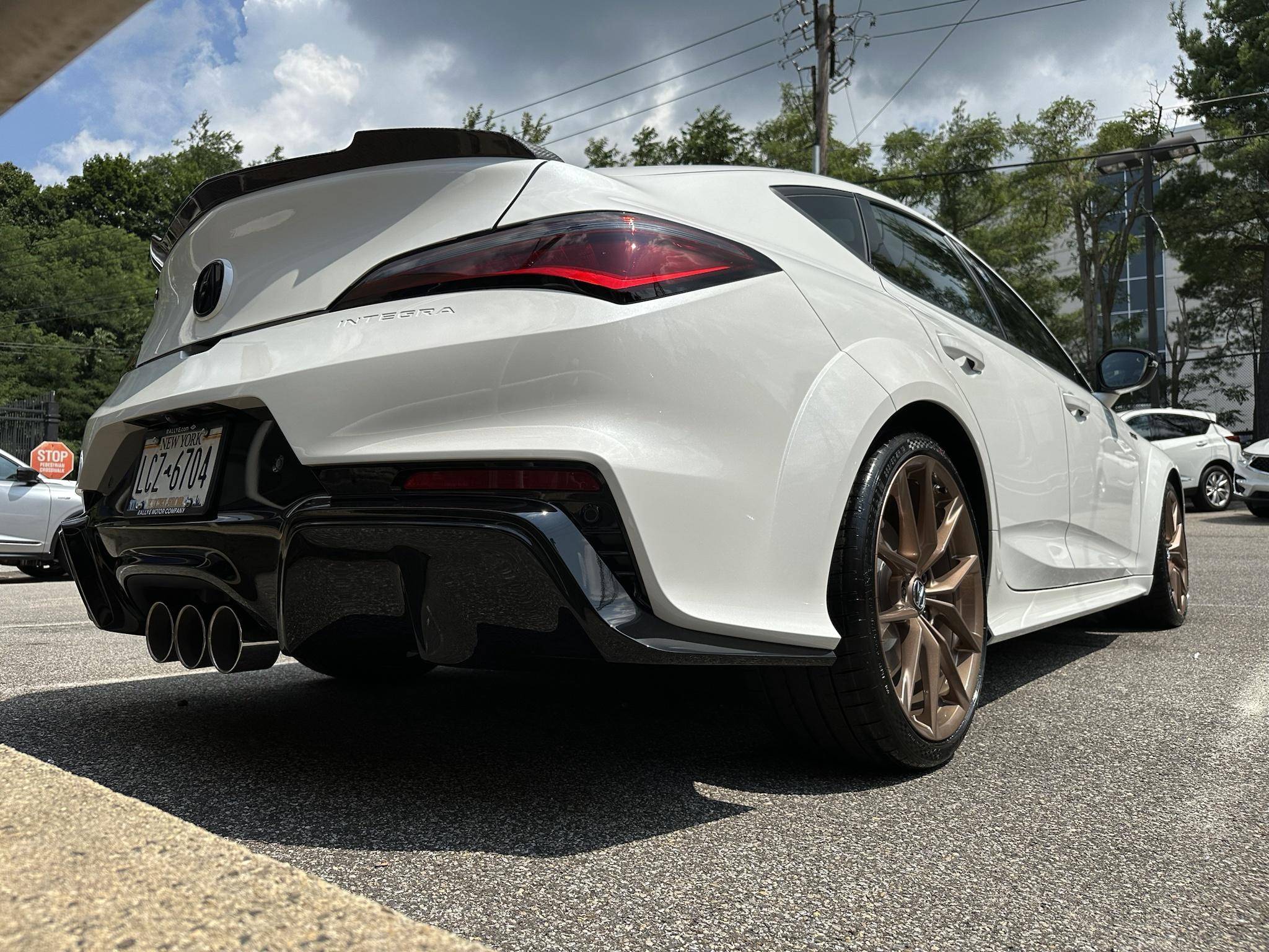 Acura Integra F/S: 2024 Acura Integra Type S White/Red 1,100 miles, Bronze wheels, Carbon fiber, alcantara and more! edB9kTP