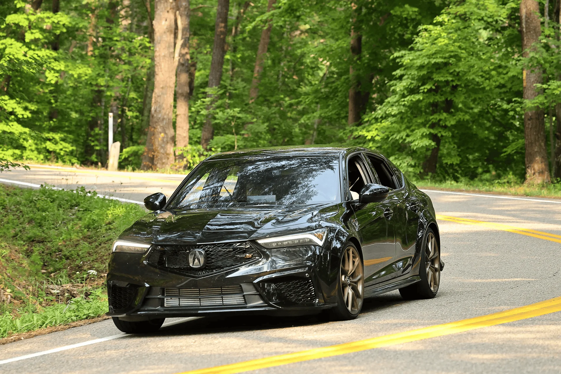 Acura Integra Anyone have pics of MBP w/ copper wheels? 1709587314009