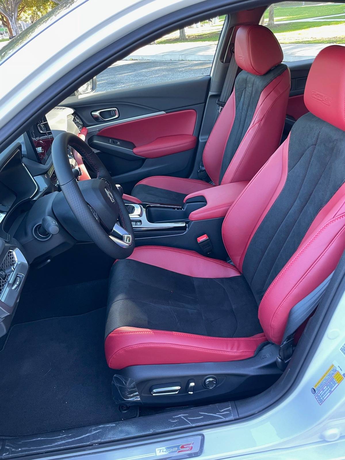 Acura Integra Black or Red interior on White... ughhhhh IMG_1797