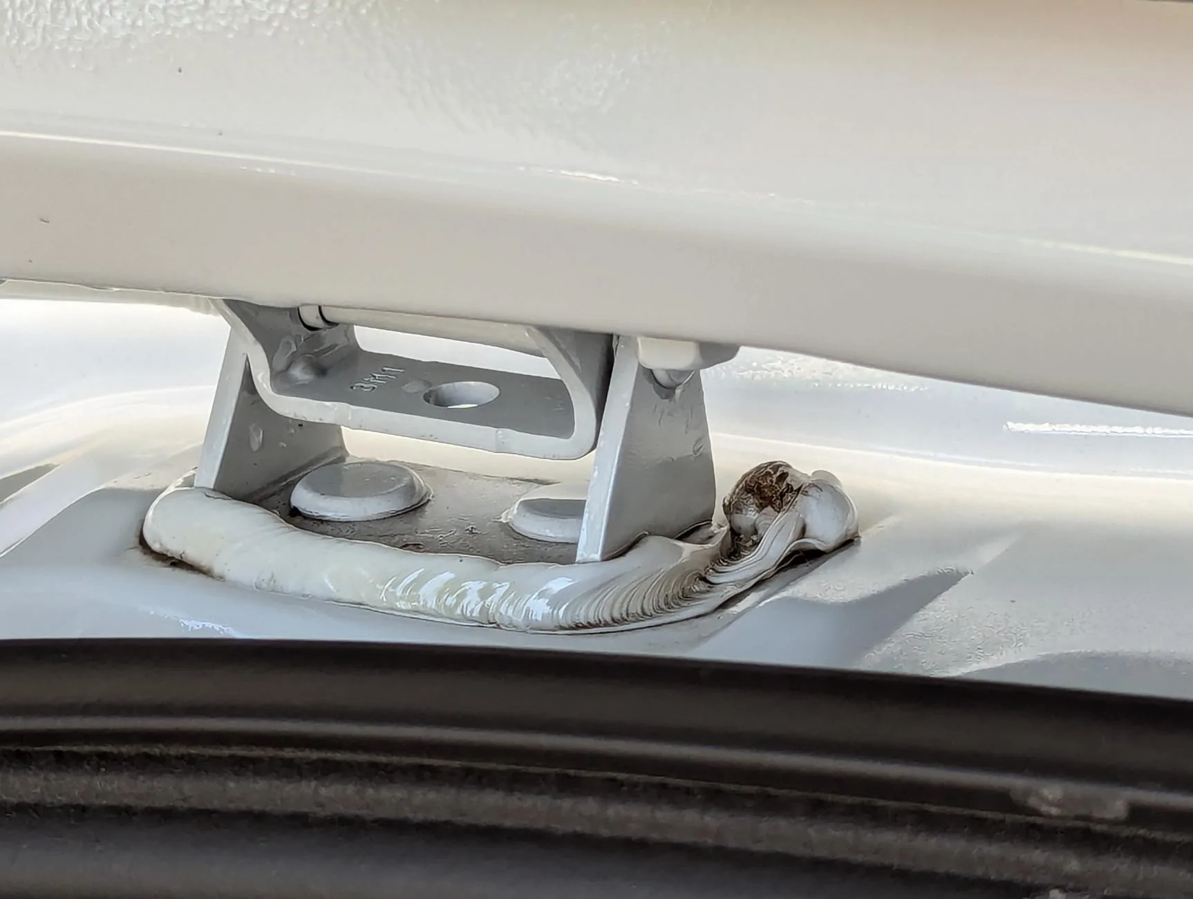 Acura Integra Poor Hatch Hinge Sealant Application 1000003245