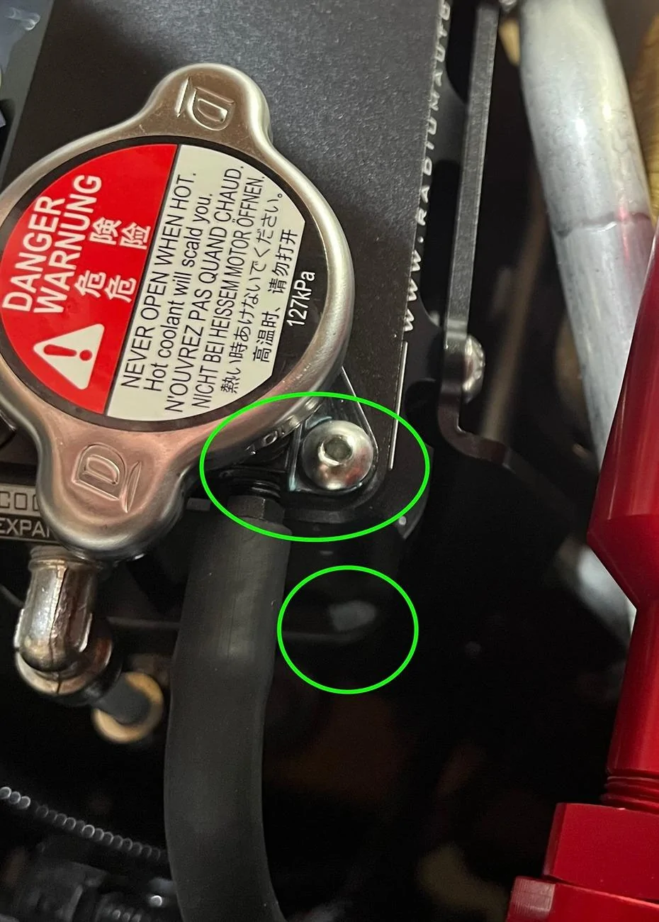 Acura Integra Radium coolant tank - why I see air in middle Leak_1