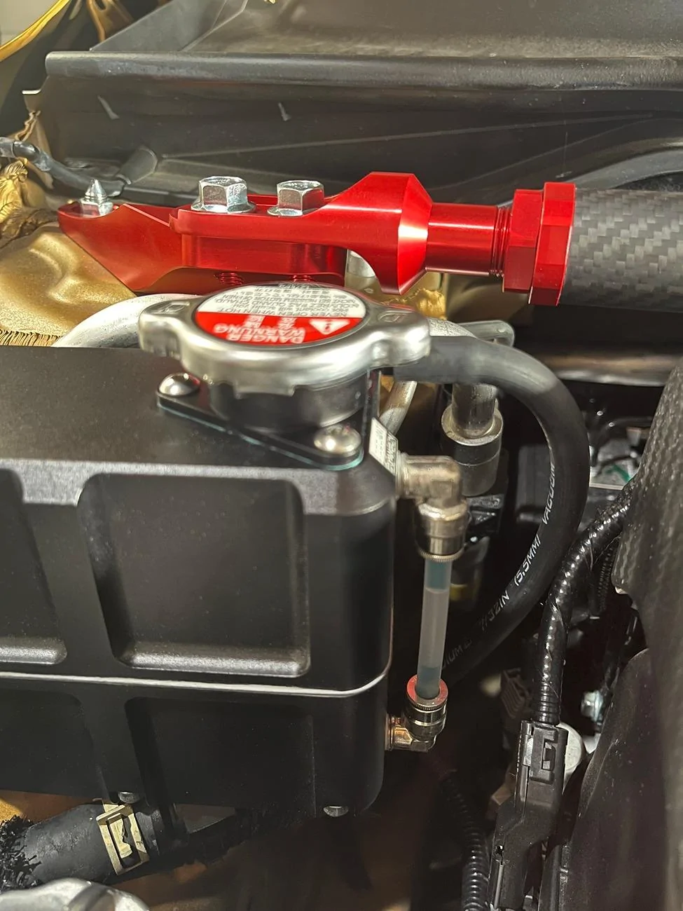 Acura Integra Radium coolant tank - why I see air in middle IMG_3004