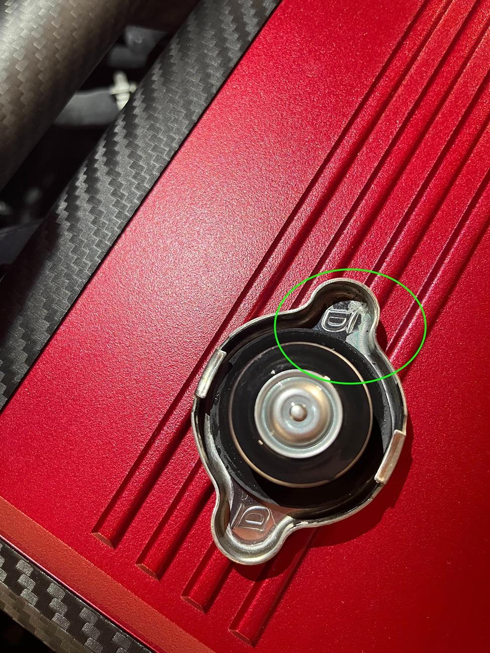 Acura Integra Radium coolant tank - why I see air in middle IMG_3008