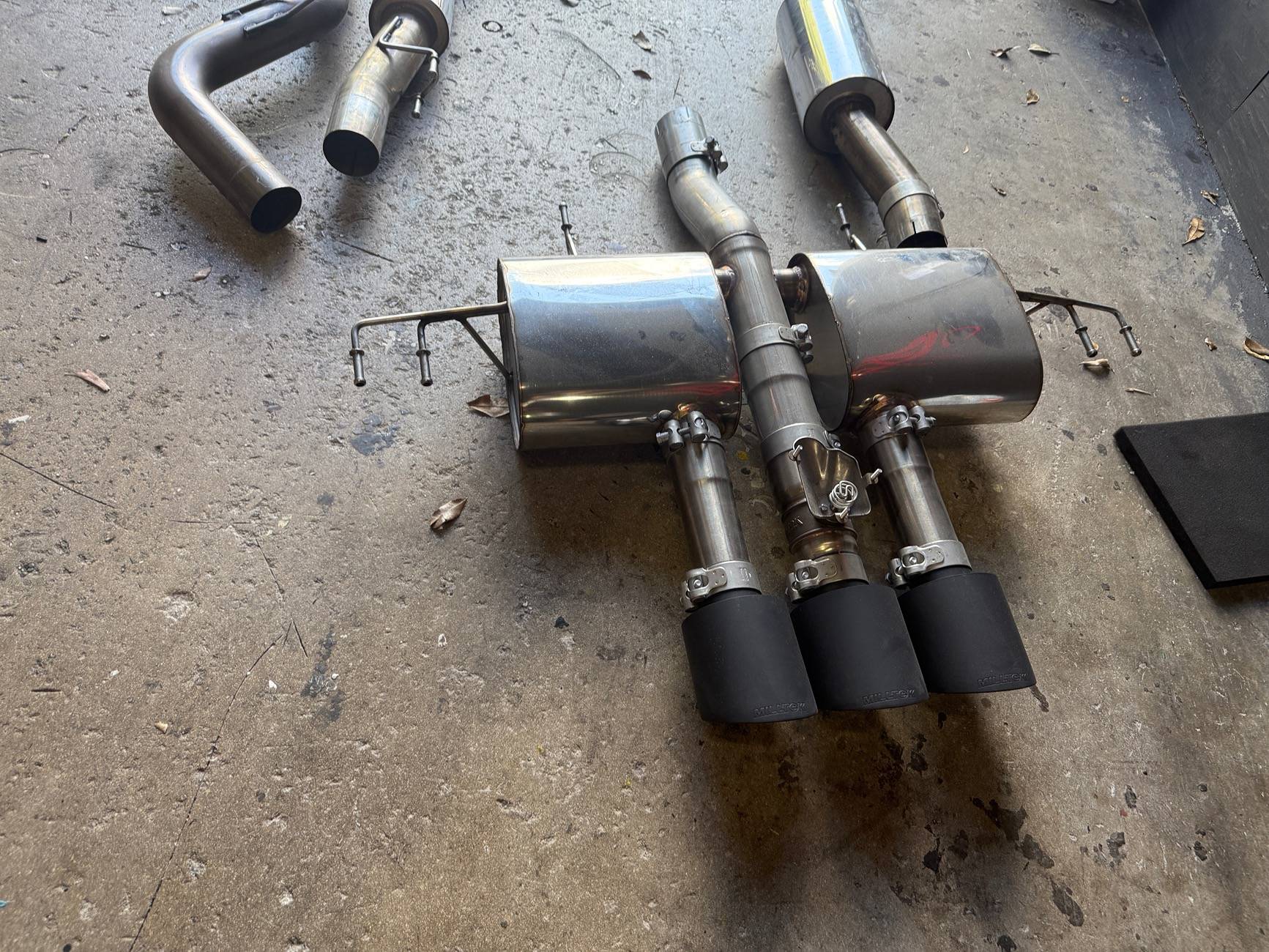 Acura Integra Milltek Integra Type S exhaust dual resonated and black tips IMG_3569