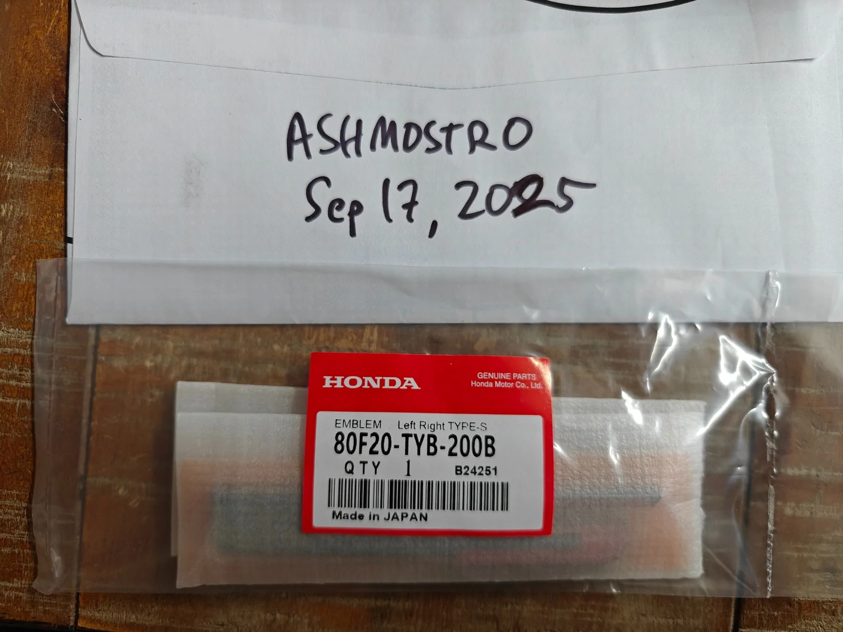 Acura Integra FS: BNIB Gloss black Type S fender emblems (80F20-TYB-200B) IMG20250921160256