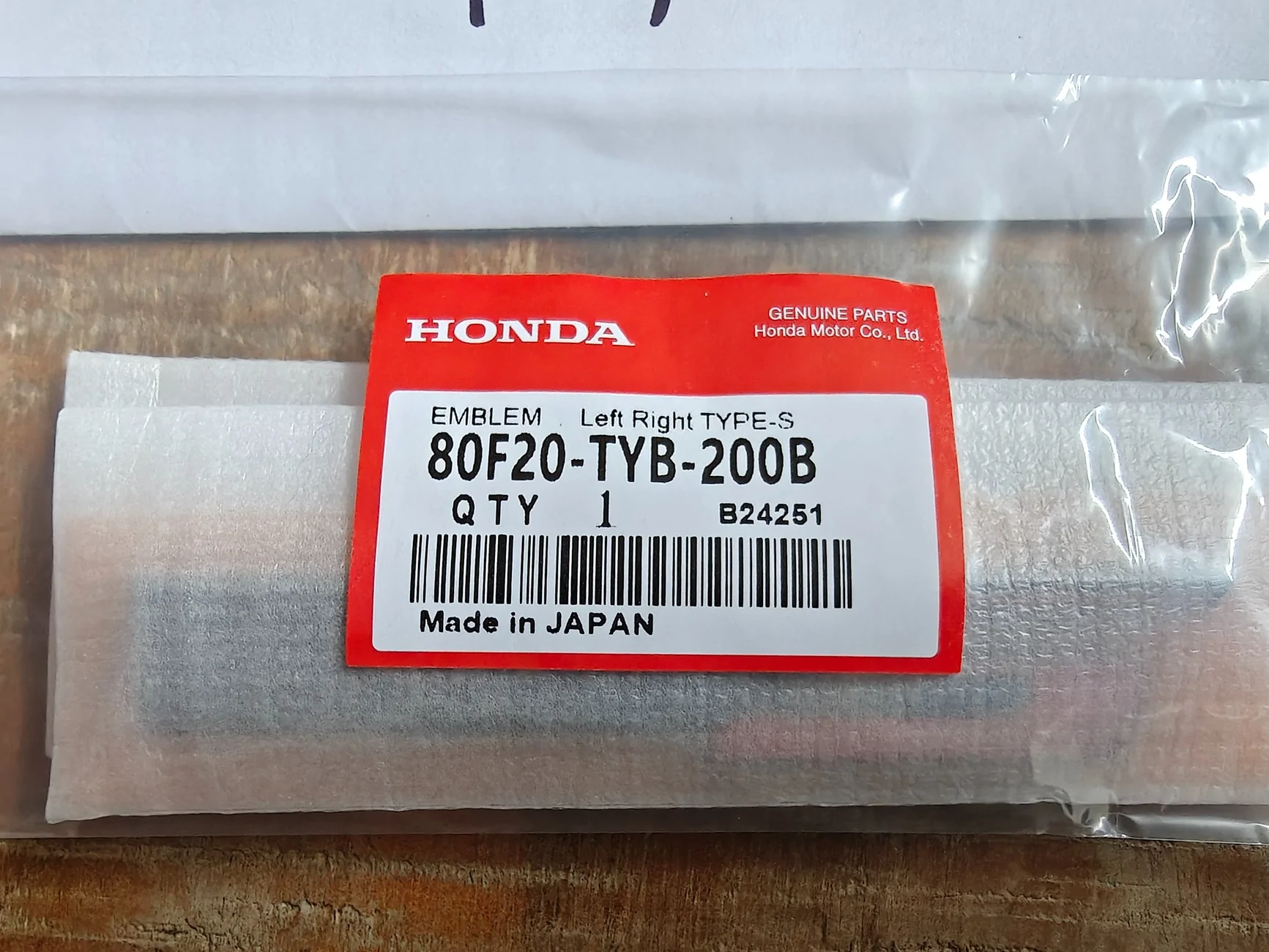 Acura Integra FS: BNIB Gloss black Type S fender emblems (80F20-TYB-200B) IMG20250921160302