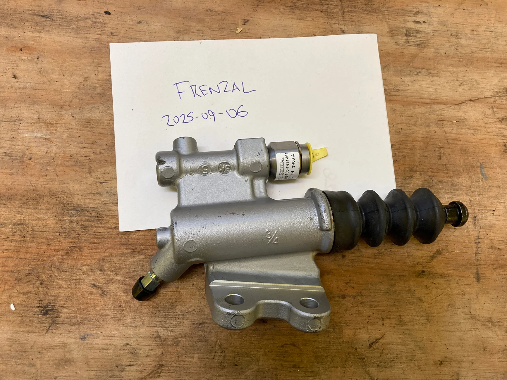 Acura Integra Clutch slave cylinder w/o CDV - Shipping to Canada only or local pickup - 75 $ IMG_2858
