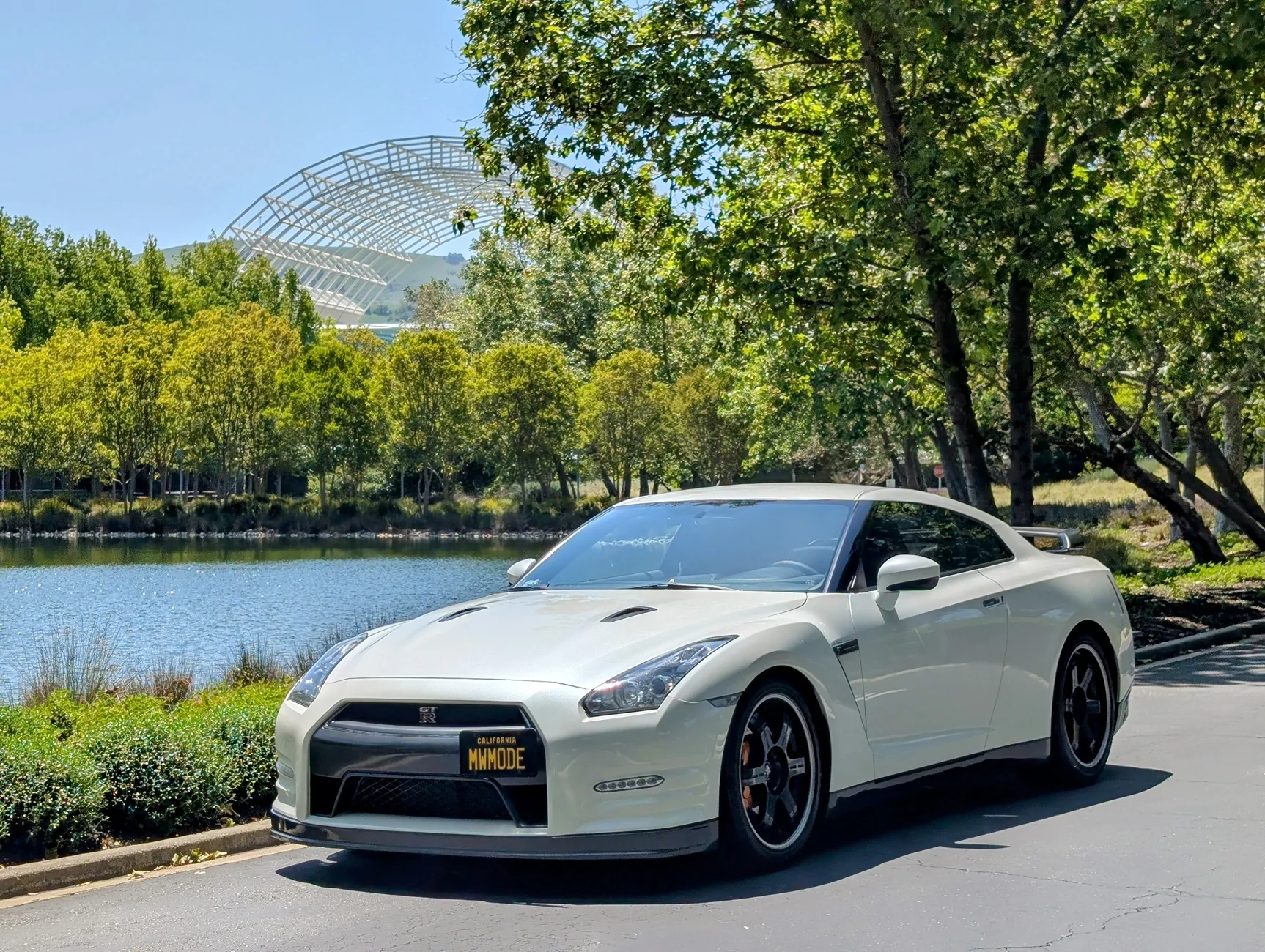 Acura Integra Autopian review on a double apex ITS PXL_20250504_203922109~2