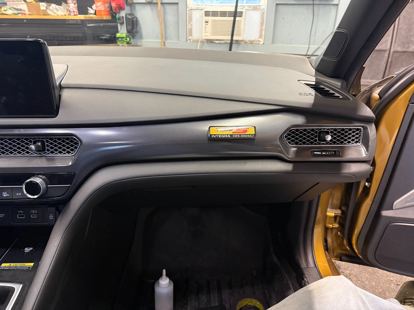 Acura Integra New happy ITS owner signing on TypeSBadge1