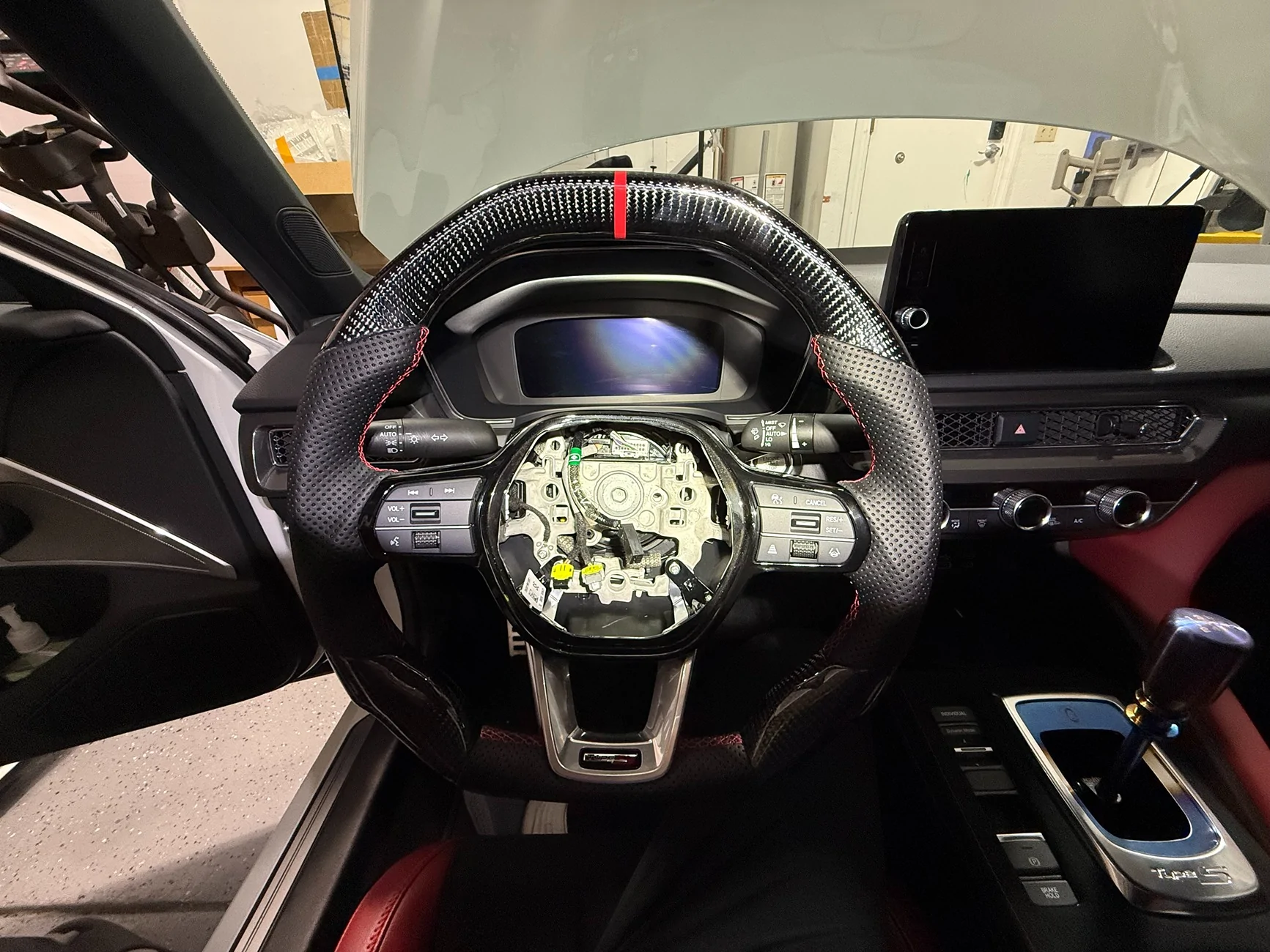 Acura Integra [Pictures] Carismo Steering Wheel - Gloss Carbon - Perforated Leather IMG_3848