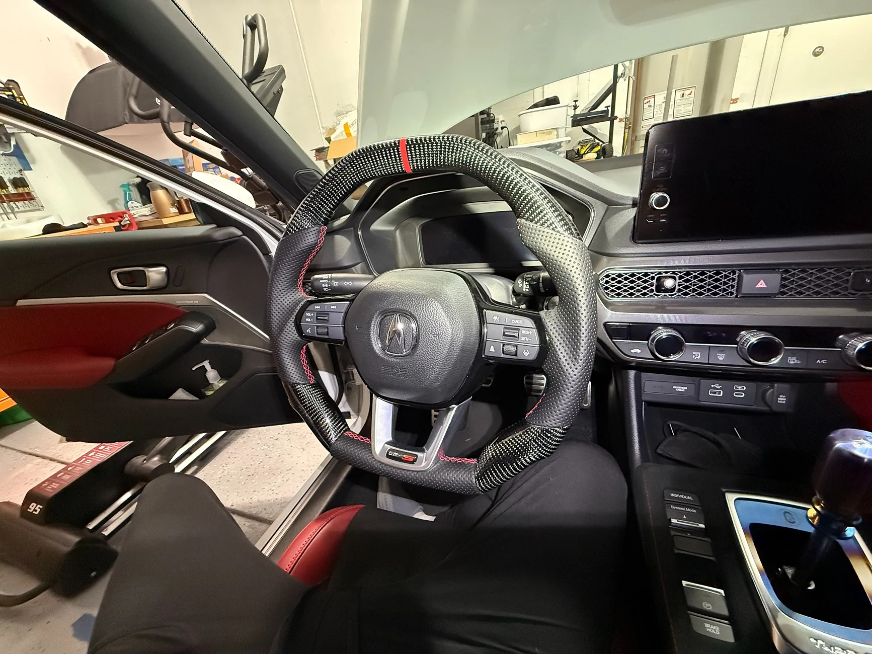 Acura Integra [Pictures] Carismo Steering Wheel - Gloss Carbon - Perforated Leather IMG_3850