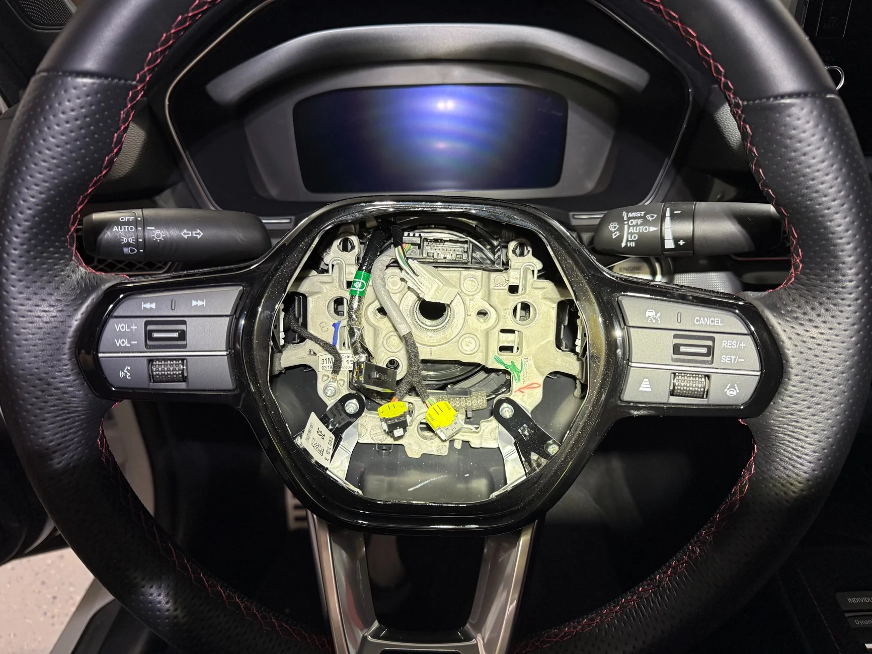 Acura Integra [Pictures] Carismo Steering Wheel - Gloss Carbon - Perforated Leather IMG_3845