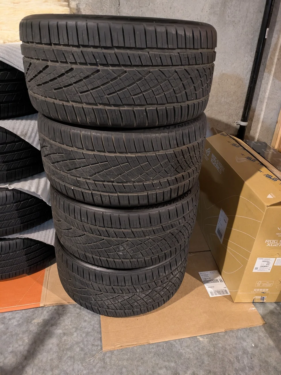 Acura Integra FS: Continental DWS 06+ OEM size 265/30/19 PXL_20260218_004747343