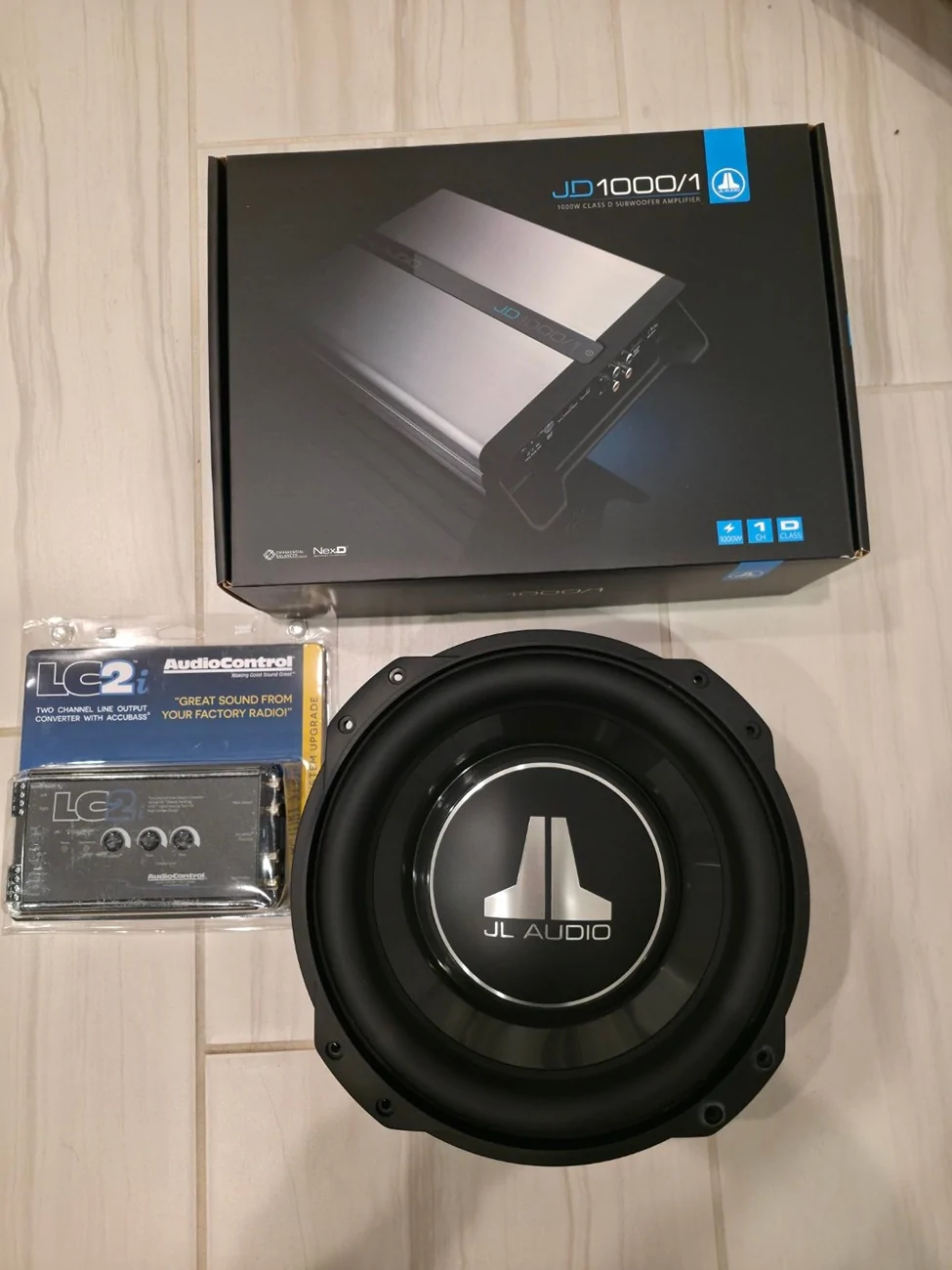 Acura Integra I fiberglassed my own 10 inch subwoofer enclosure Sub1a (Large)