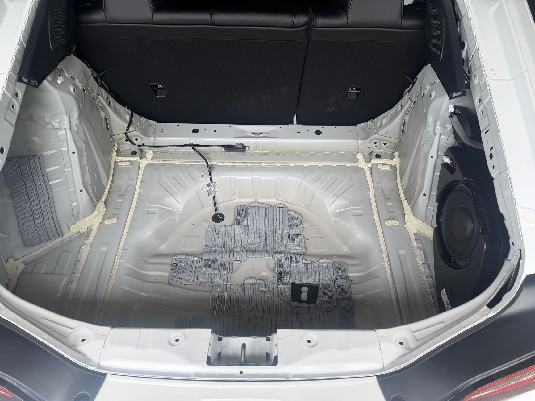 Acura Integra How to: MB Quart subwoofer upgrade + rear sound deadening (nice, yet inexpensive) IMG_2656