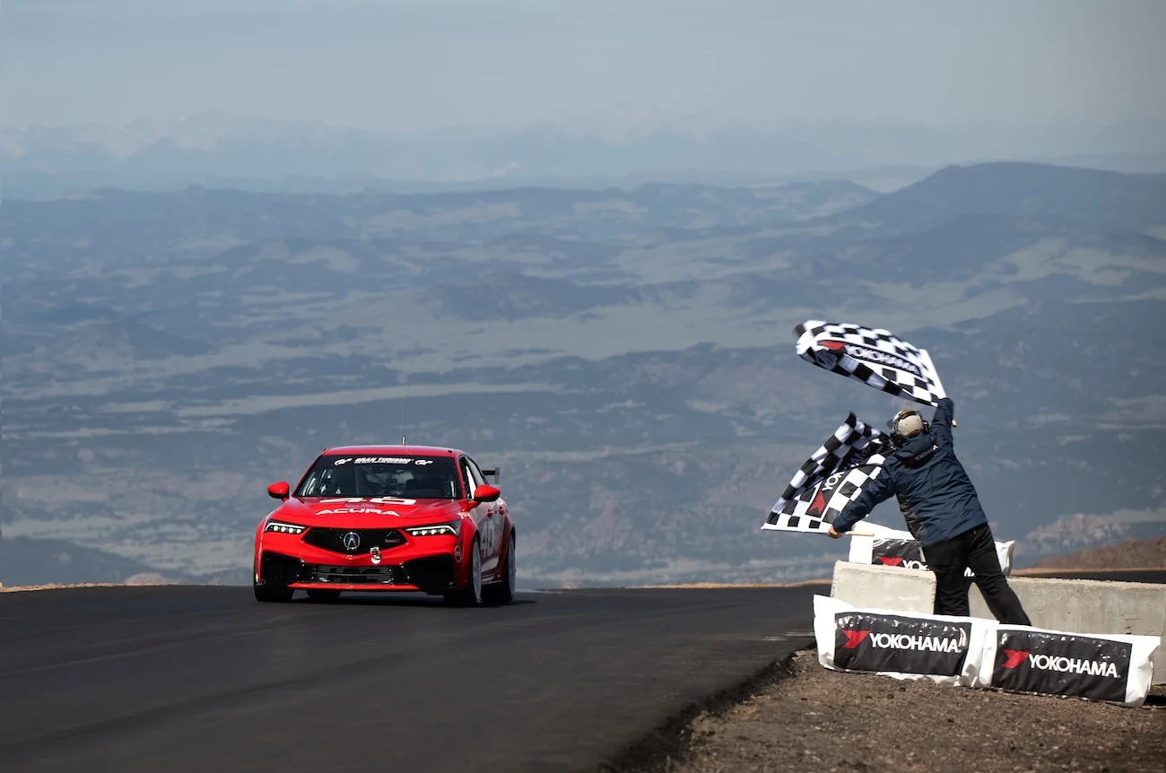 Acura Integra Integra Type S DE5 Beats Previous FWD Record at Pikes Peak International Hill Climb 01_Acura at PPIHC_Dai Yoshihara
