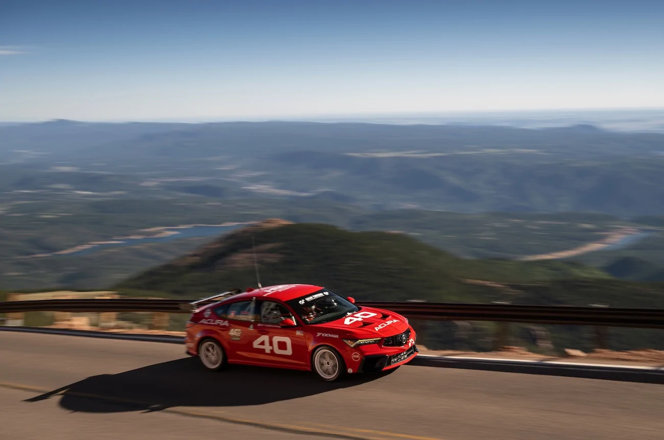 Acura Integra Integra Type S DE5 Beats Previous FWD Record at Pikes Peak International Hill Climb 08_Acura at PPIHC_Dai Yoshihara