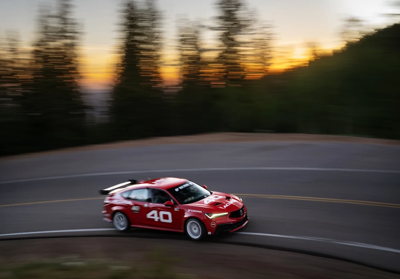 Acura Integra Integra Type S DE5 Beats Previous FWD Record at Pikes Peak International Hill Climb 03_Acura at PPIHC_Dai Yoshihara