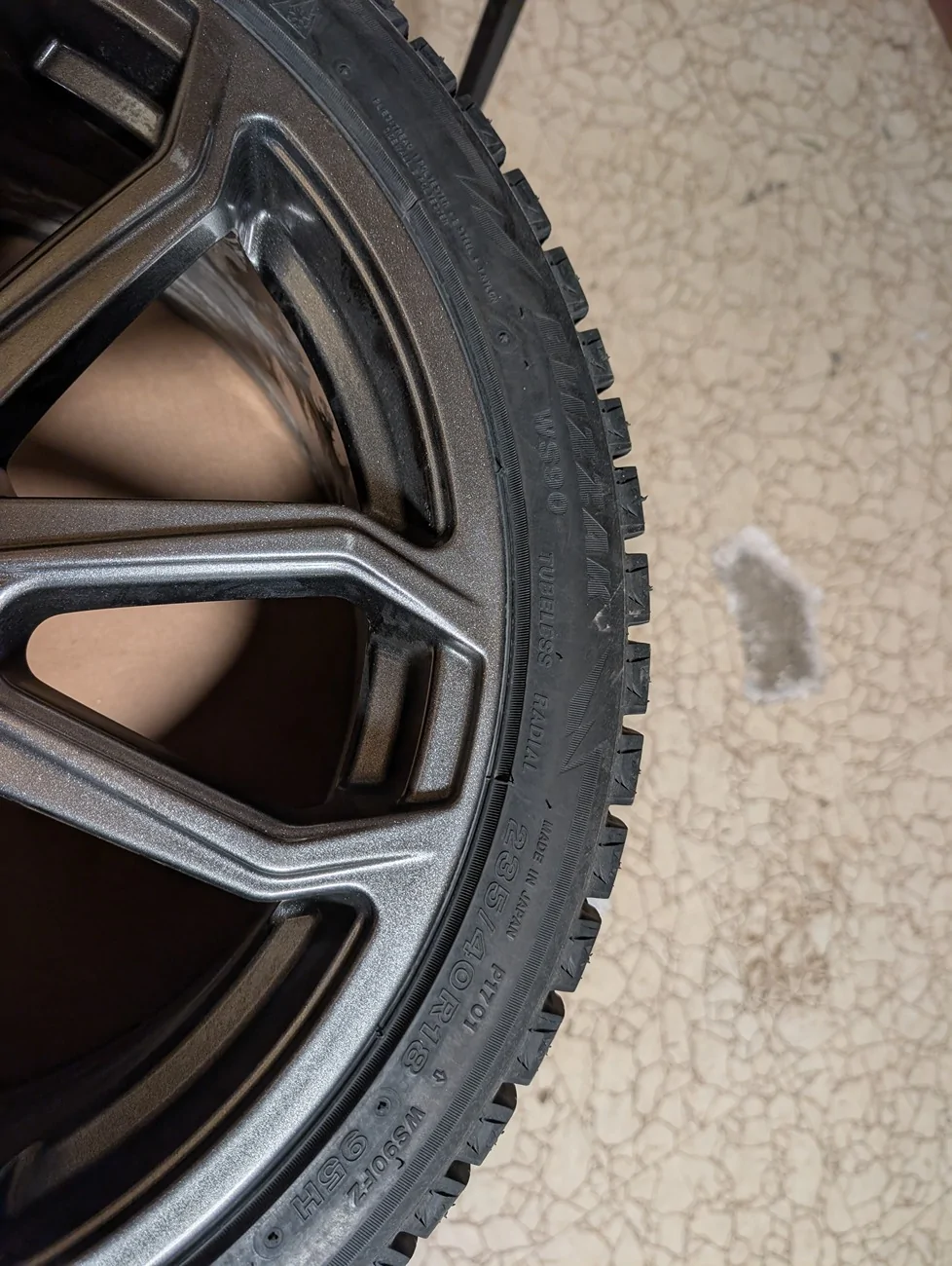 Acura Integra Titanium Gray Fast Wheels & Blizzak WS90 Winter Tires (Local Sale) PXL_20261018_114056936