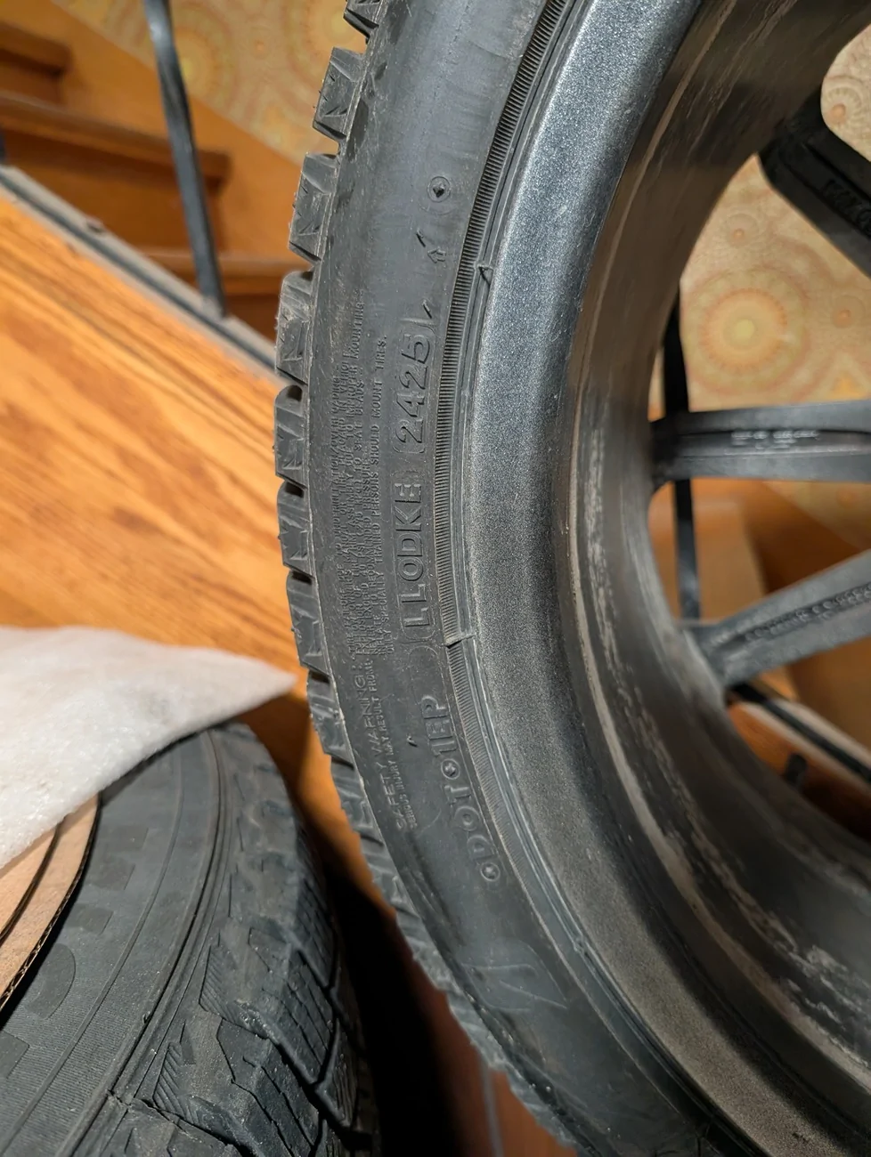 Acura Integra Titanium Gray Fast Wheels & Blizzak WS90 Winter Tires (Local Sale) PXL_20261018_114115769
